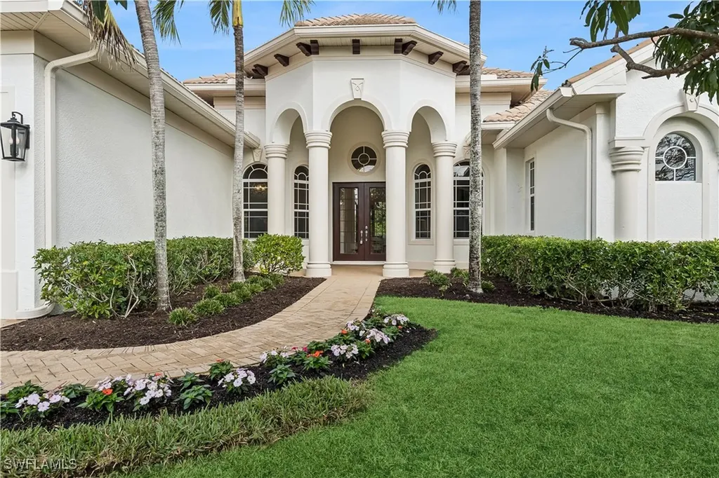 677 5th Avenue N Naples FL 34102