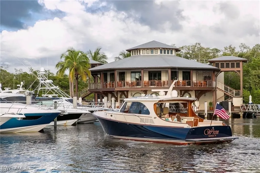 4613 Bayshore Drive Naples FL 34112