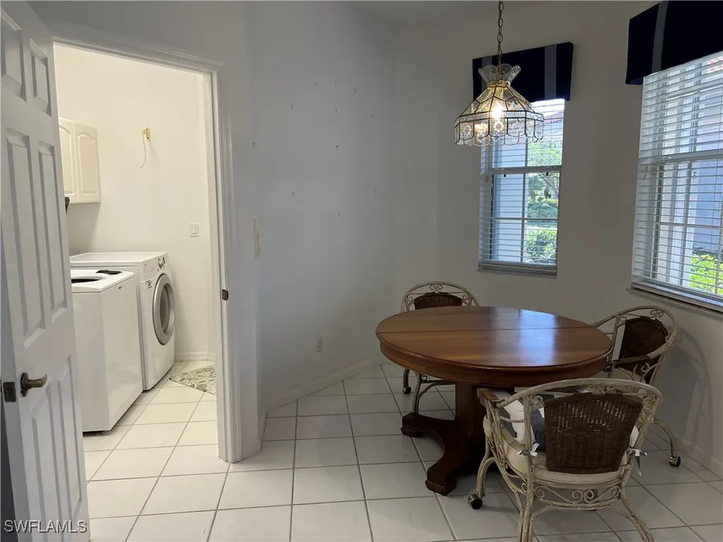 2081 Crestview Way Naples FL 34119