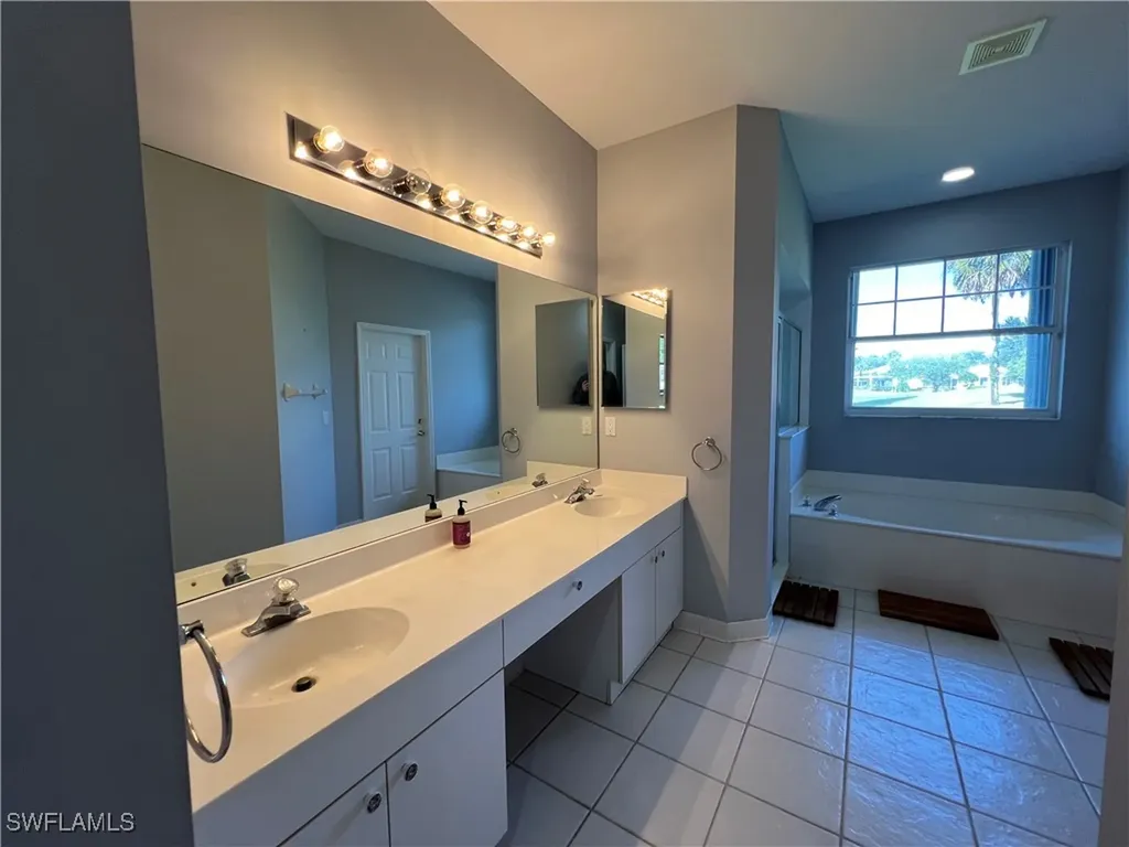 2081 Crestview Way Naples FL 34119