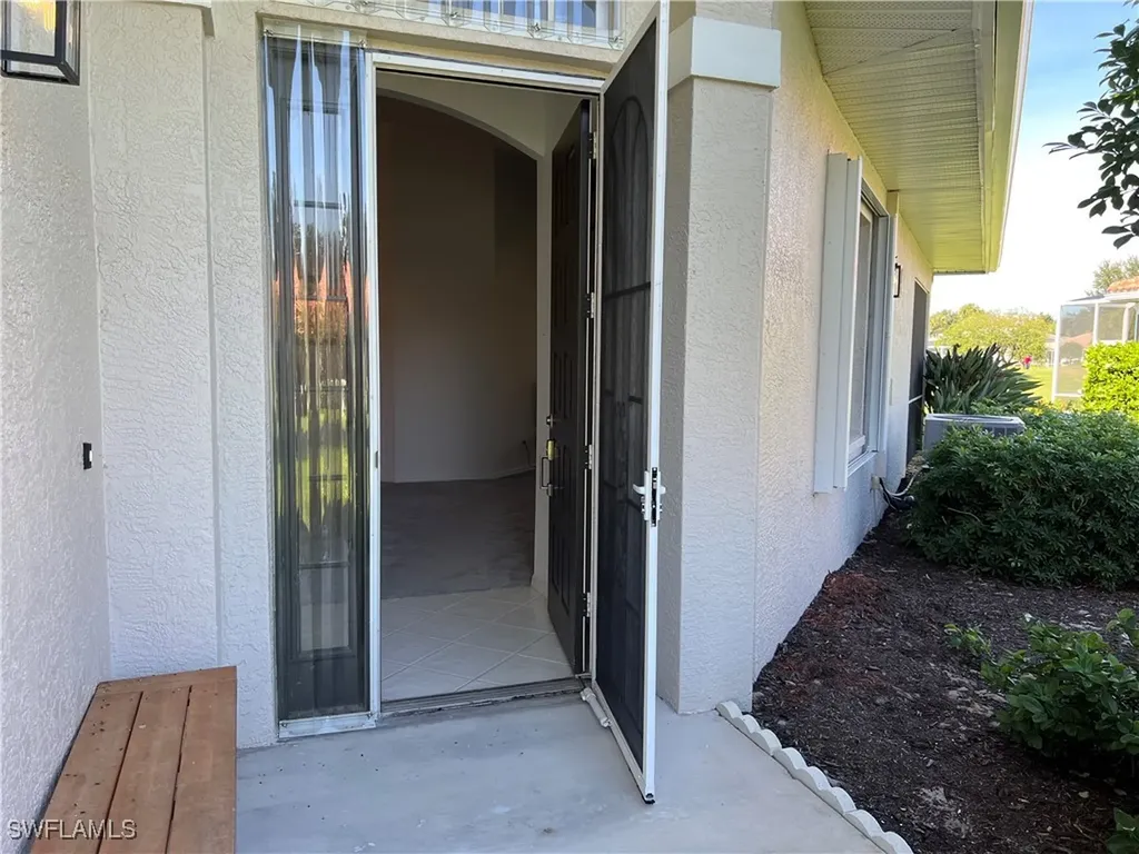 2081 Crestview Way Naples FL 34119
