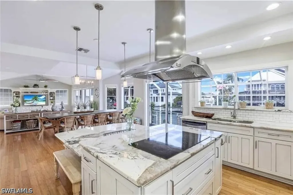 437 Trade Winds Avenue Naples FL 34108
