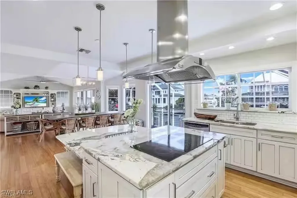 437 Trade Winds Avenue Naples FL 34108