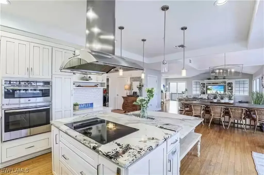 437 Trade Winds Avenue Naples FL 34108