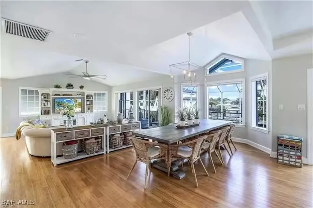 437 Trade Winds Avenue Naples FL 34108