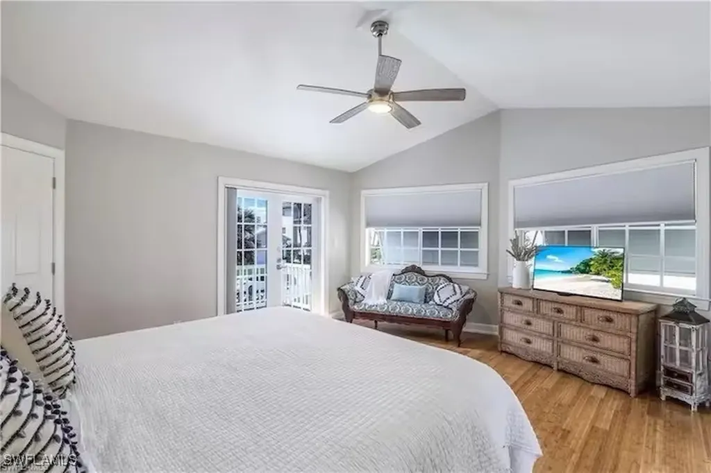 437 Trade Winds Avenue Naples FL 34108