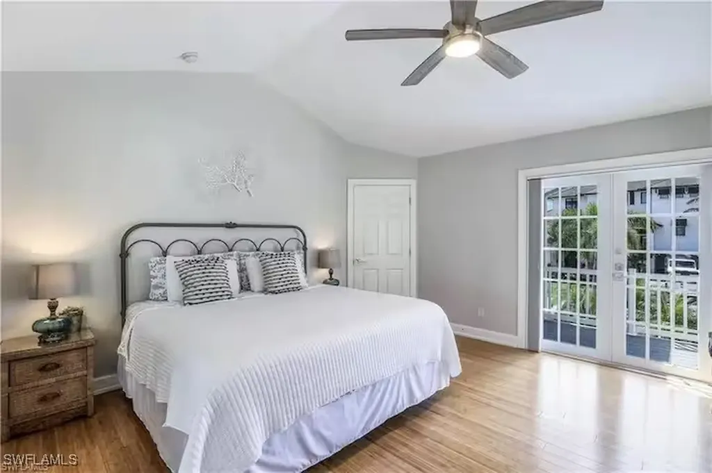 437 Trade Winds Avenue Naples FL 34108