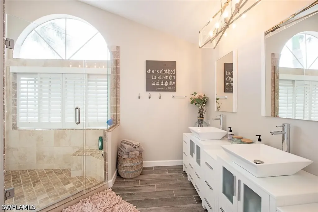 437 Trade Winds Avenue Naples FL 34108