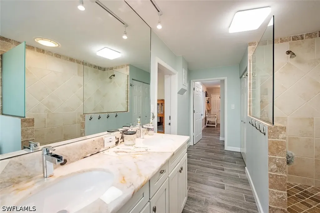 437 Trade Winds Avenue Naples FL 34108