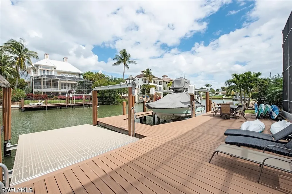 437 Trade Winds Avenue Naples FL 34108