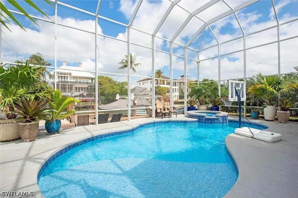 437 Trade Winds Avenue Naples FL 34108
