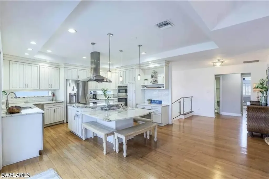 437 Trade Winds Avenue Naples FL 34108