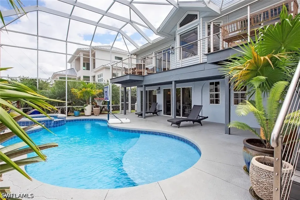 437 Trade Winds Avenue Naples FL 34108