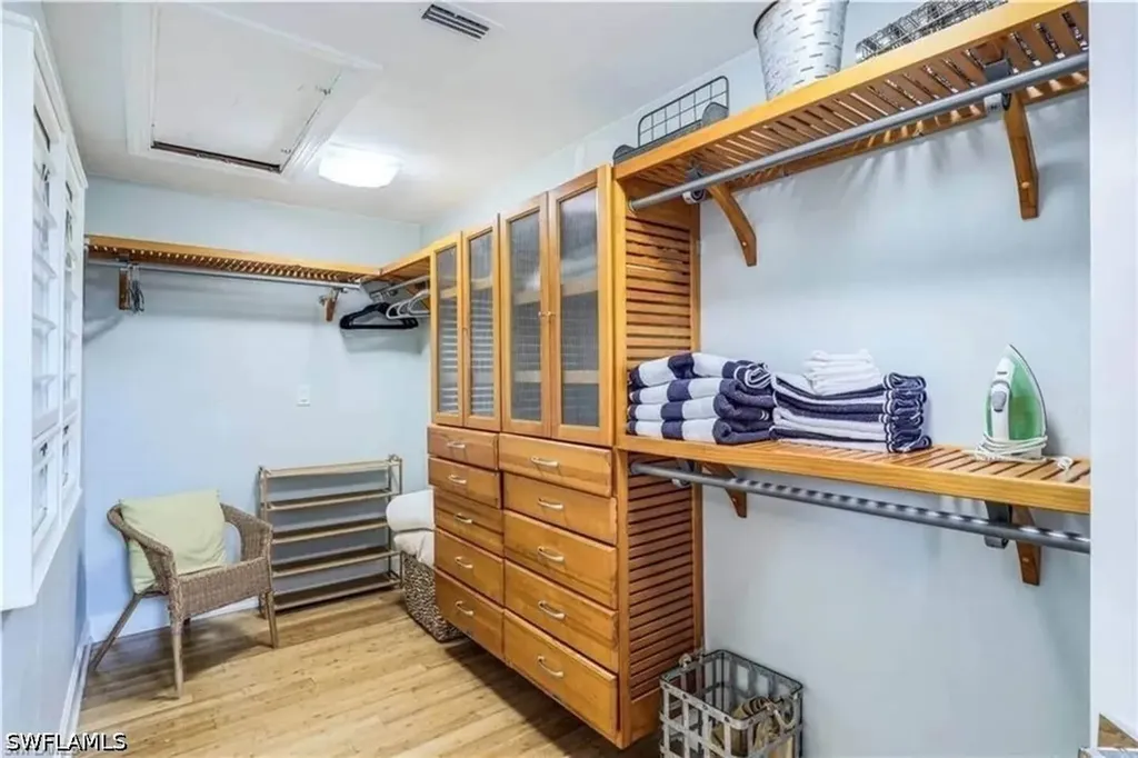 437 Trade Winds Avenue Naples FL 34108