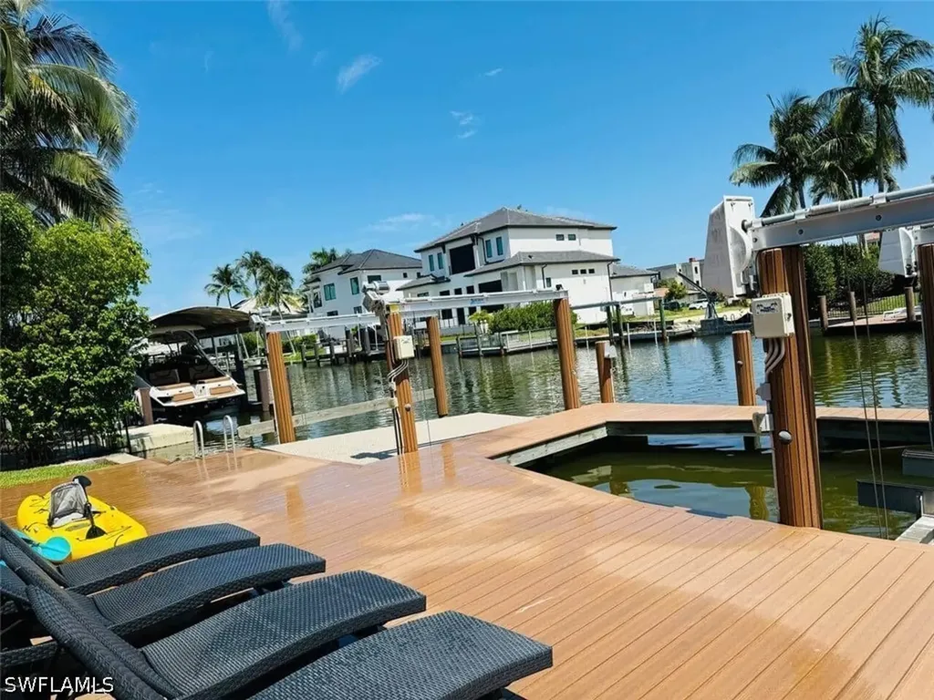 437 Trade Winds Avenue Naples FL 34108