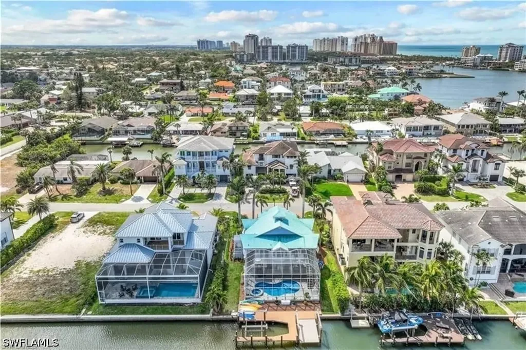 437 Trade Winds Avenue Naples FL 34108