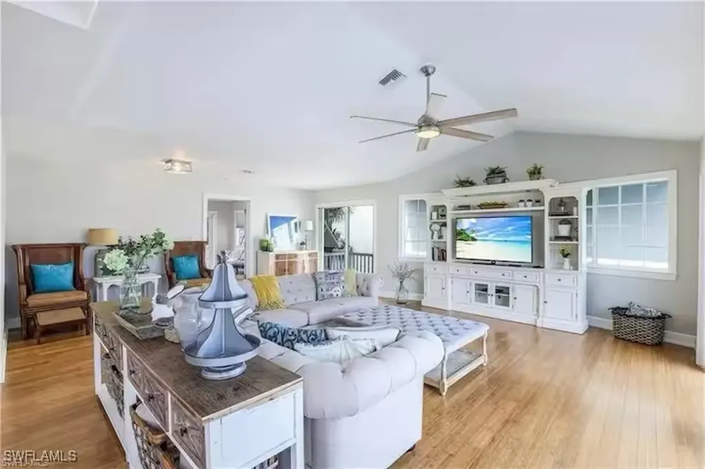 437 Trade Winds Avenue Naples FL 34108