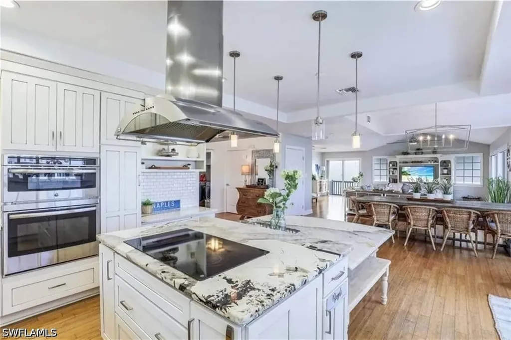 437 Trade Winds Avenue Naples FL 34108