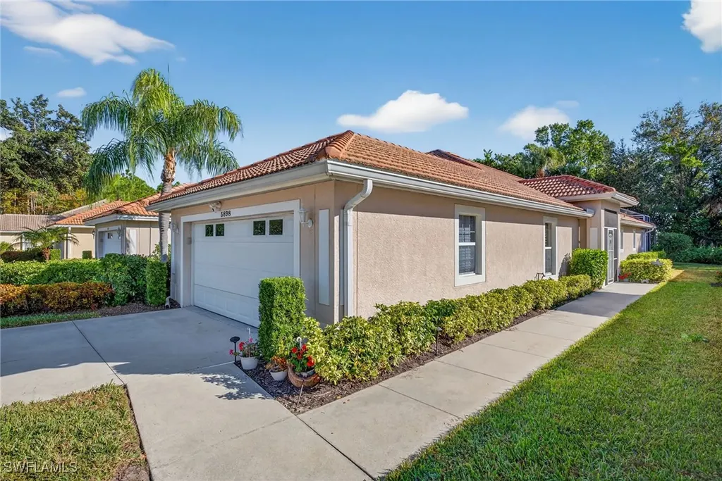 5898 Northridge Drive N Naples FL 34110