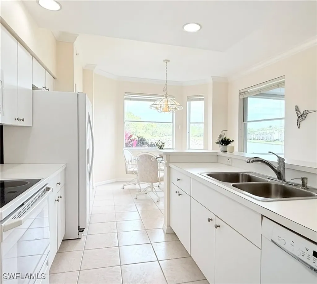 Naples FL, 8555 Naples Heritage Drive, Unit 217