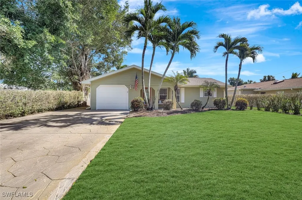 2840 14th Street N Naples FL 34103