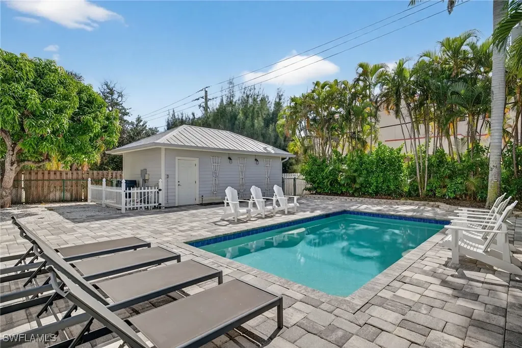 740 5th Avenue N Naples FL 34102
