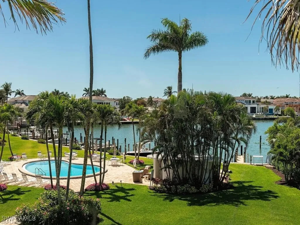 Naples FL, 400 Park Shore Drive, Unit 304