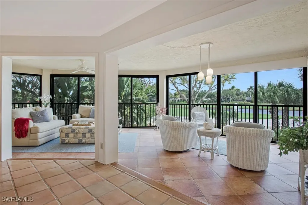 Naples FL, 5880 Via Lugano, Unit 201