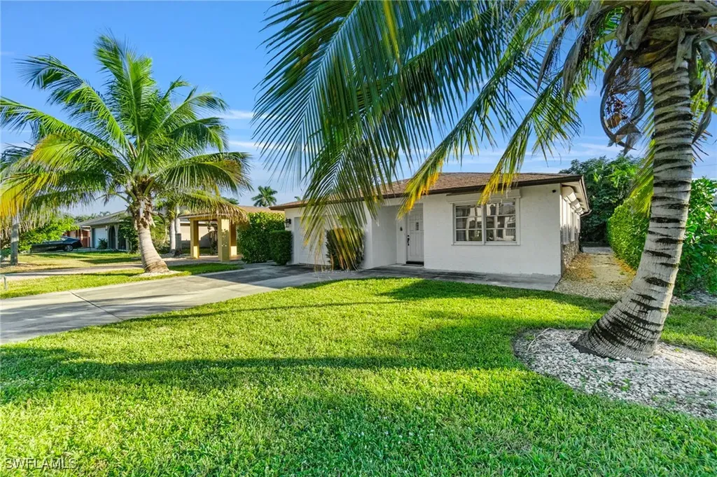 640 110th Avenue N Naples FL 34108