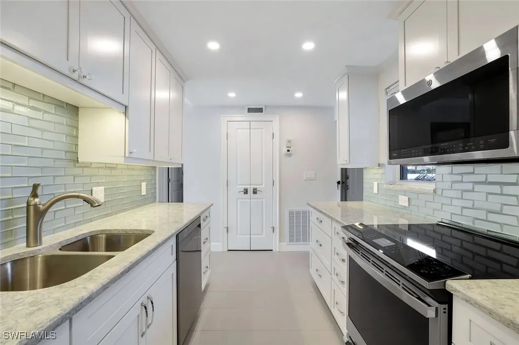 300 Park Shore Drive Naples FL 34103