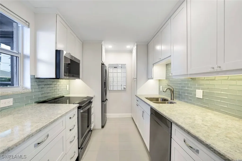 300 Park Shore Drive Naples FL 34103