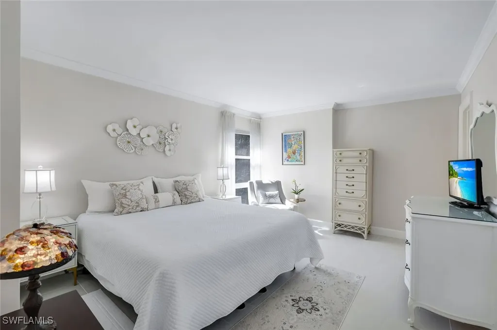 300 Park Shore Drive Naples FL 34103