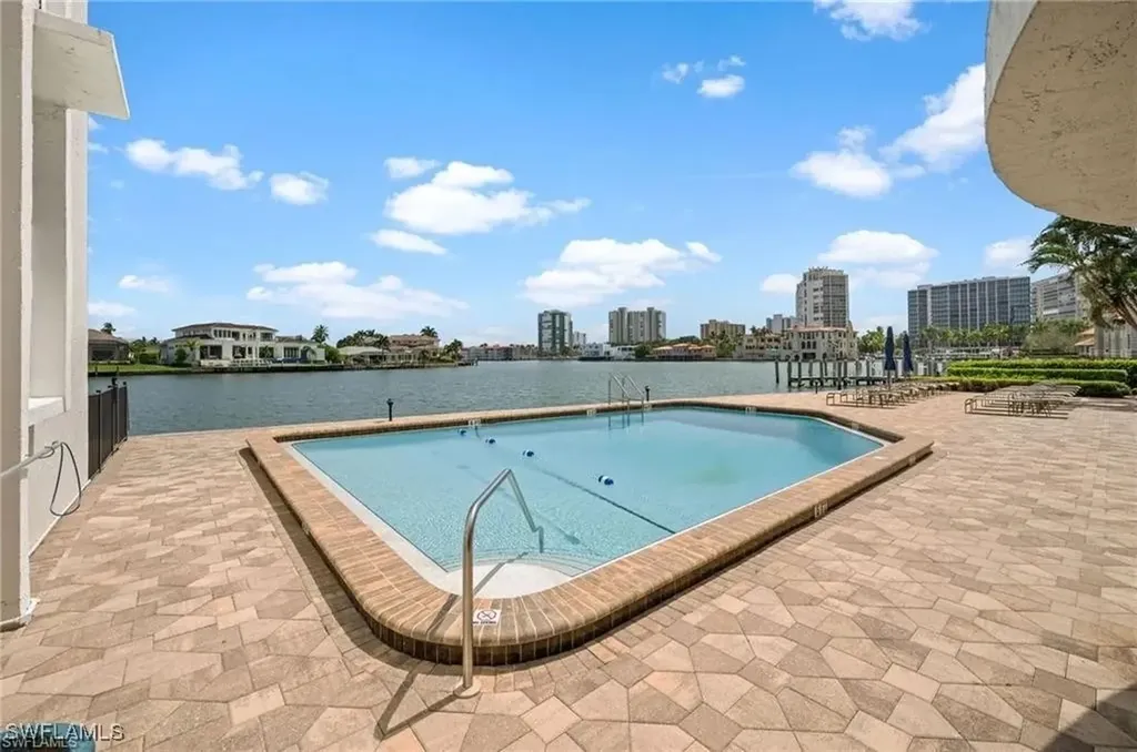 300 Park Shore Drive Naples FL 34103