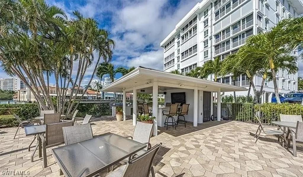 300 Park Shore Drive Naples FL 34103