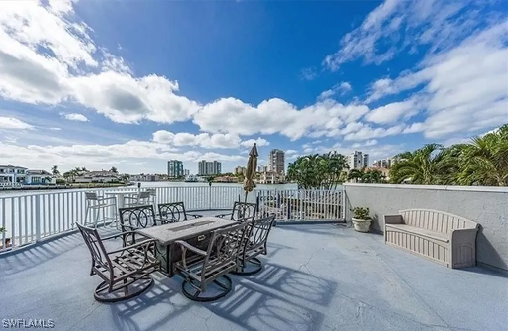 300 Park Shore Drive Naples FL 34103