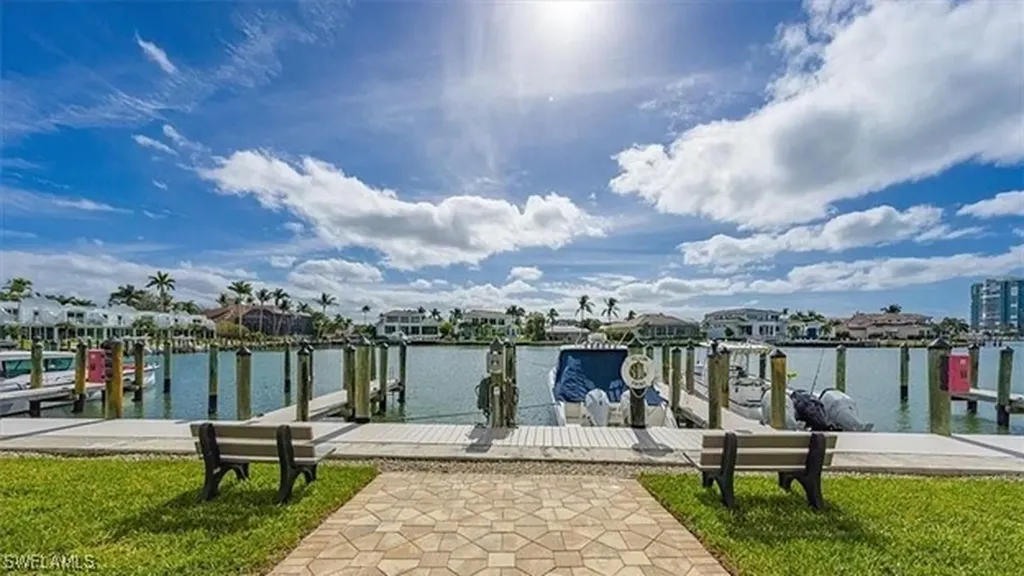 300 Park Shore Drive Naples FL 34103