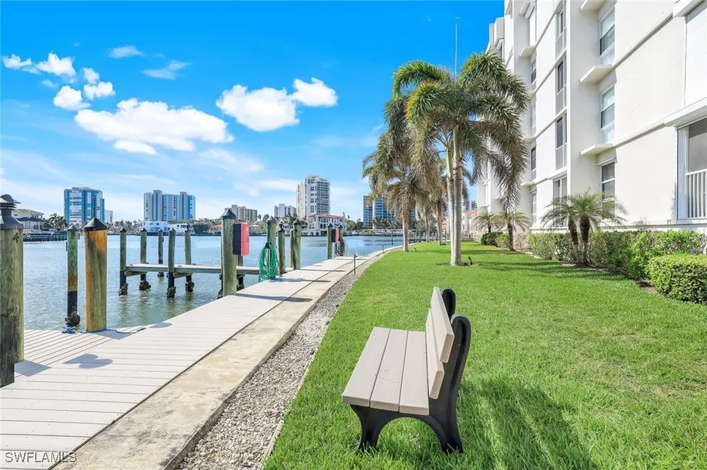 300 Park Shore Drive Naples FL 34103