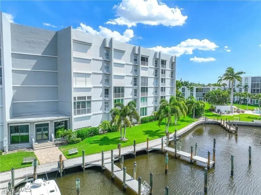 300 Park Shore Drive Naples FL 34103