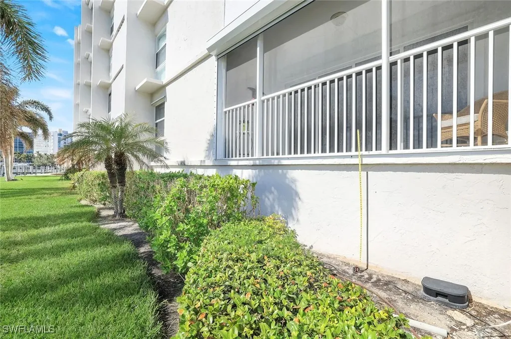 300 Park Shore Drive Naples FL 34103