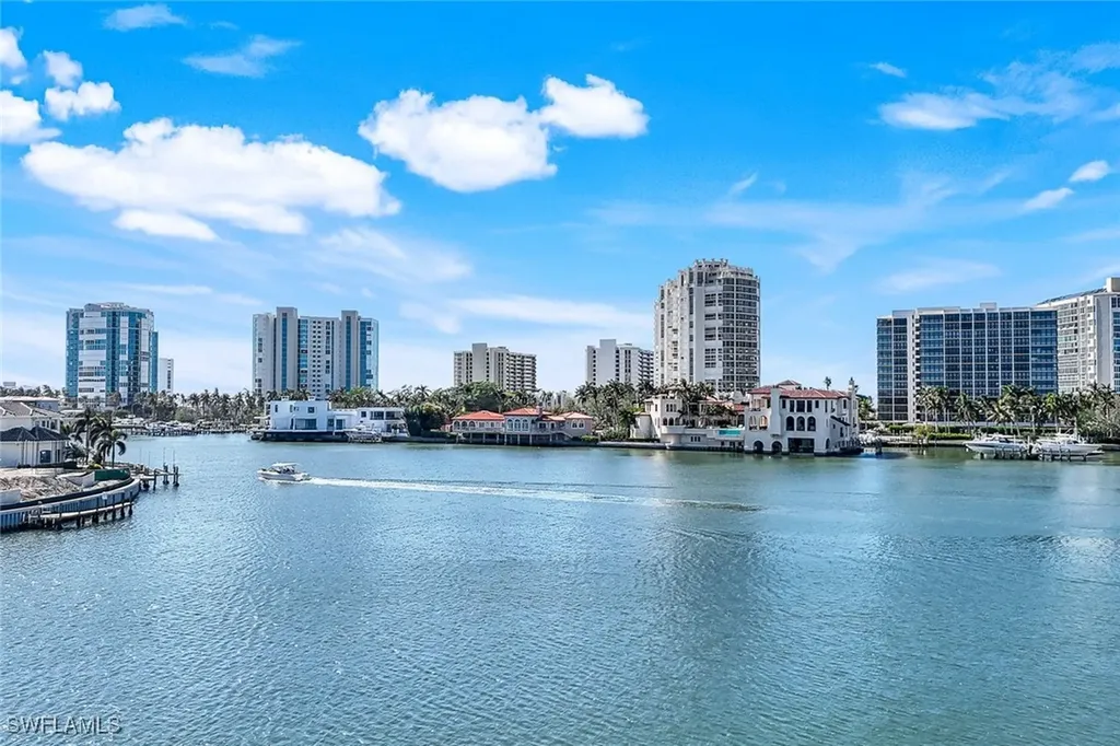300 Park Shore Drive Naples FL 34103
