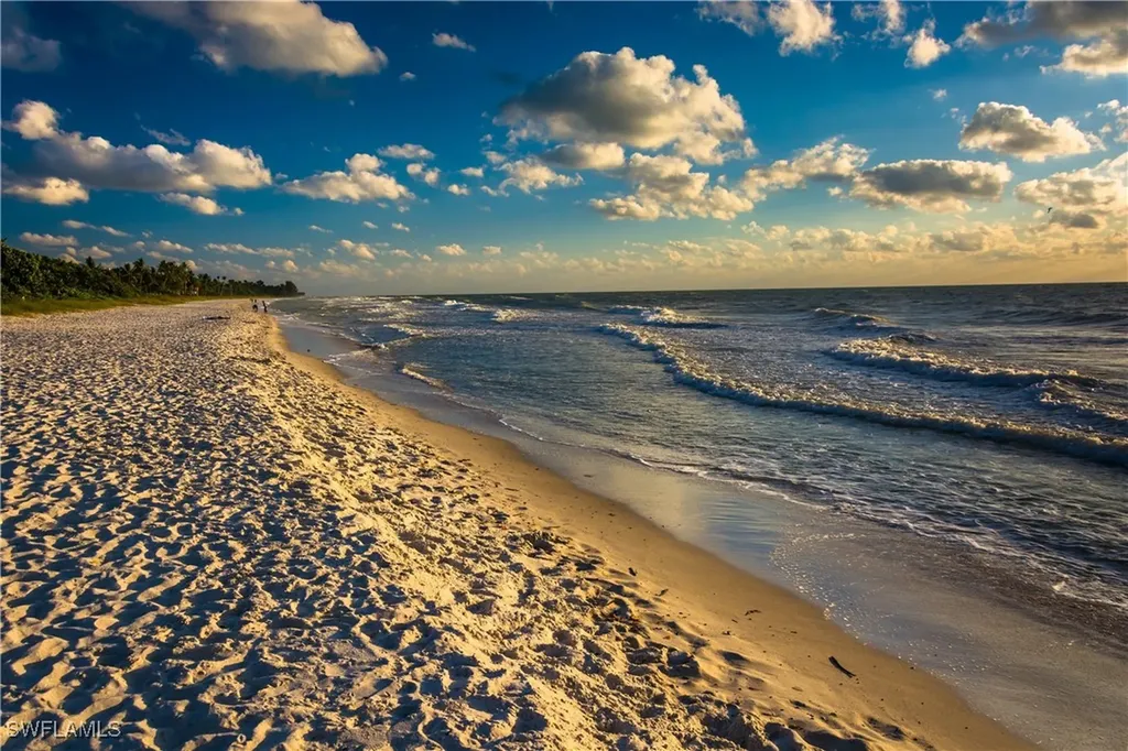 300 Park Shore Drive Naples FL 34103