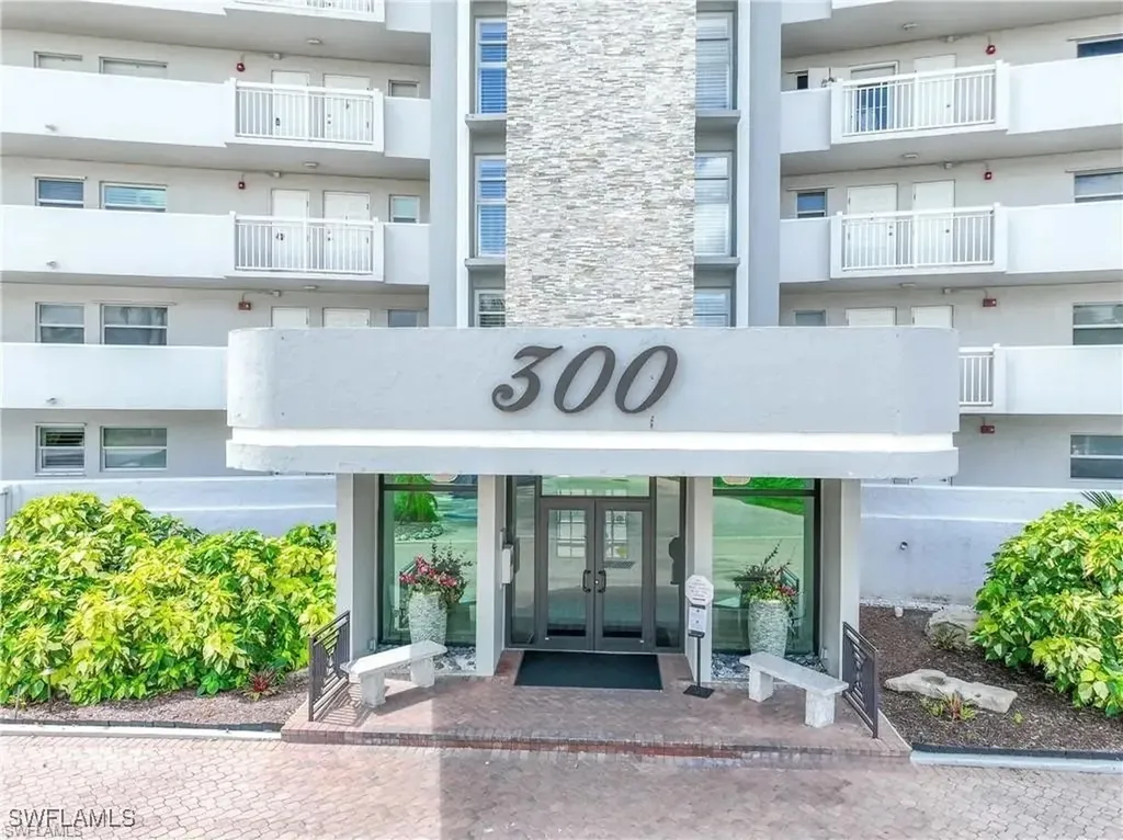 300 Park Shore Drive Naples FL 34103