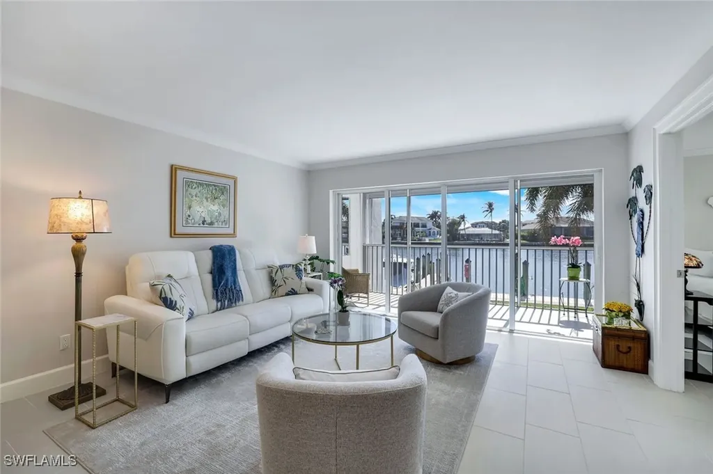 300 Park Shore Drive Naples FL 34103