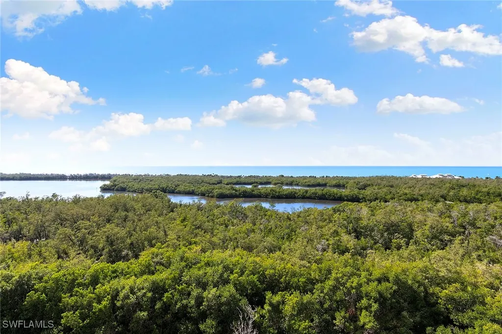 6897 Grenadier Boulevard Naples FL 34108