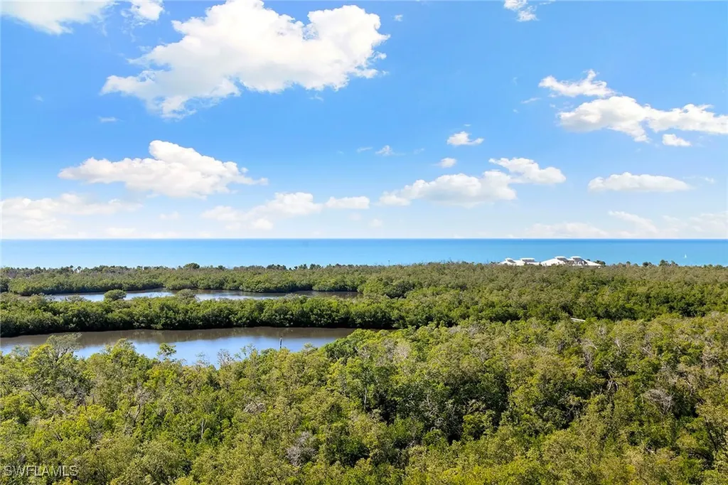 6897 Grenadier Boulevard Naples FL 34108