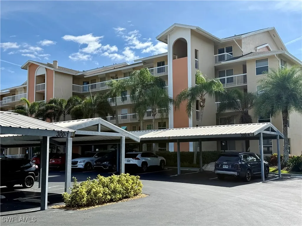 Naples FL, 300 Horse Creek Drive, Unit 307