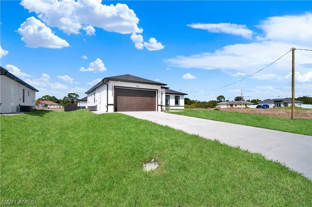 914 Manresa Avenue S Lehigh Acres FL 33974