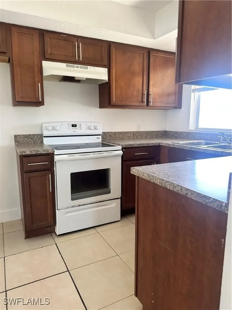 2105 SE 15th Place Cape Coral FL 33990