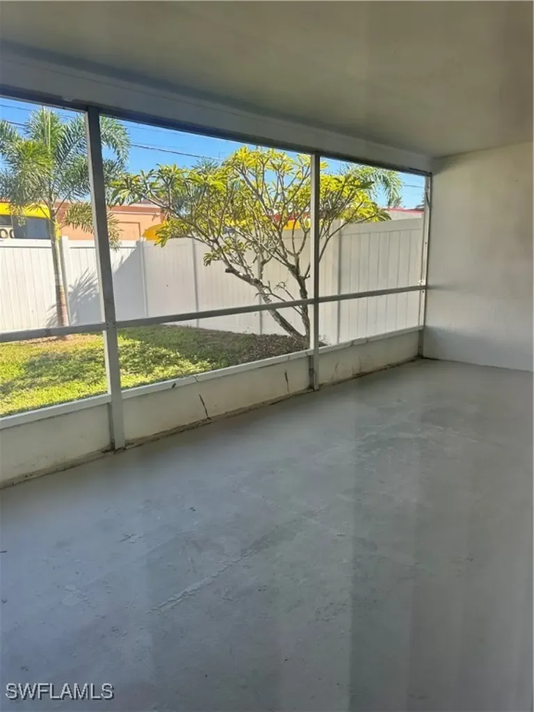 2105 SE 15th Place Cape Coral FL 33990