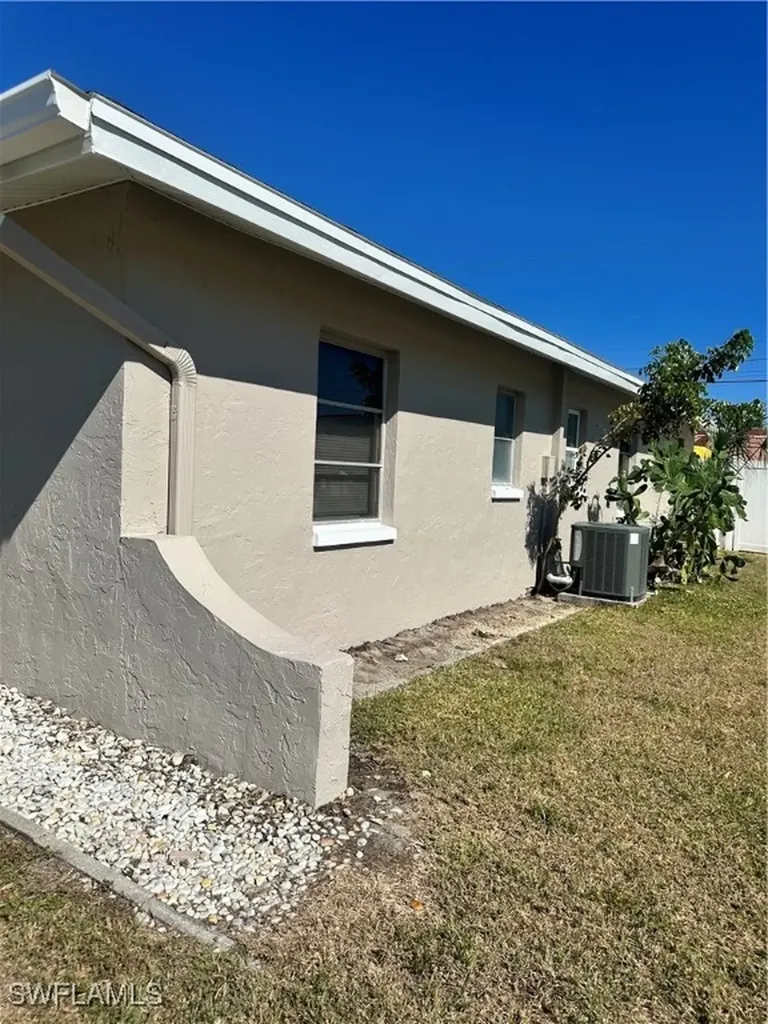 2105 SE 15th Place Cape Coral FL 33990
